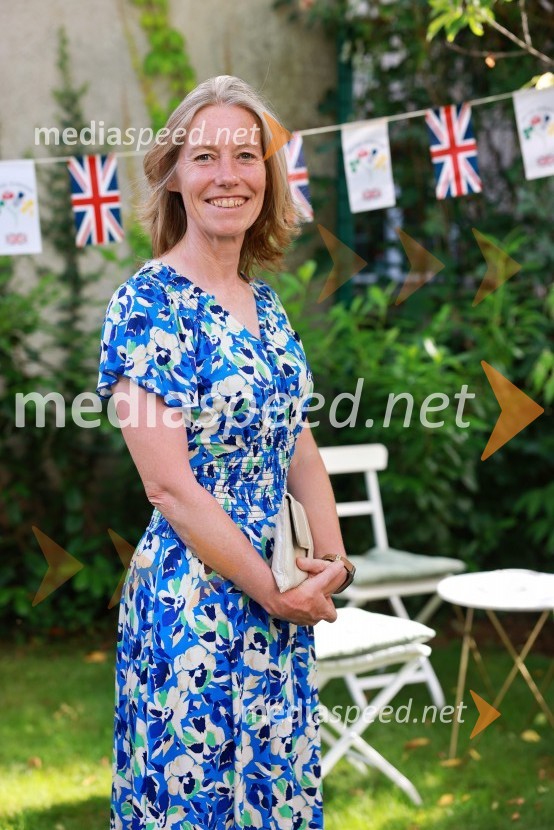  Tiffany Sadler, veleposlanica Združenega kraljestva Velike Britanije in Severne IrskeBritansko veleposlaništvo v Ljubljani obeležilo rojstni dan kralja Karla III.