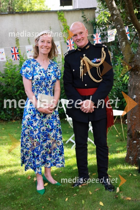  Tiffany Sadler, veleposlanica Združenega kraljestva Velike Britanije in Severne Irske;  ... Britansko veleposlaništvo v Ljubljani obeležilo rojstni dan kralja Karla III.