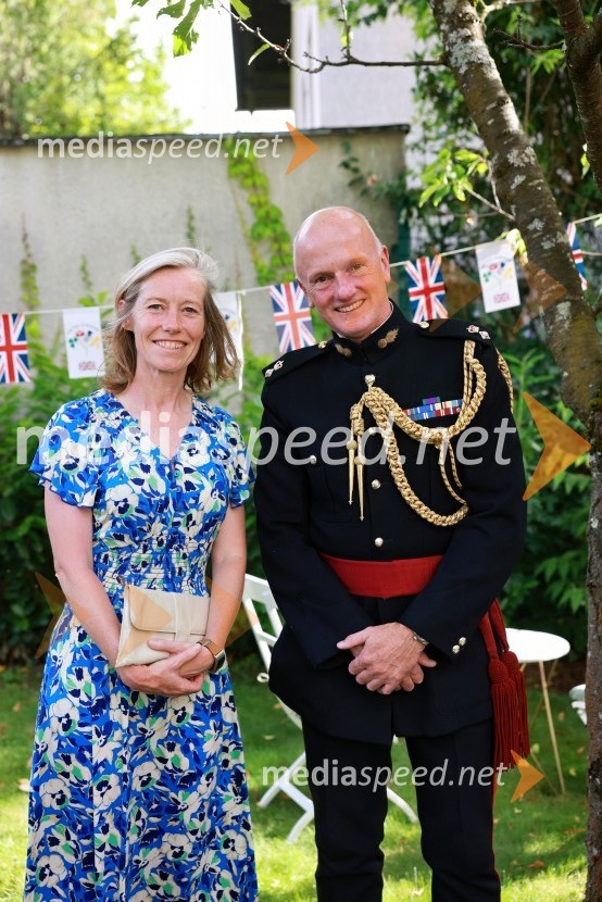  Tiffany Sadler, veleposlanica Združenega kraljestva Velike Britanije in Severne Irske;  ... Britansko veleposlaništvo v Ljubljani obeležilo rojstni dan kralja Karla III.