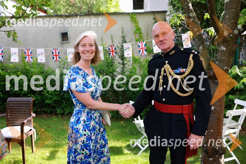  Tiffany Sadler, veleposlanica Združenega kraljestva Velike Britanije in Severne Irske;  ... Britansko veleposlaništvo v Ljubljani obeležilo rojstni dan kralja Karla III.