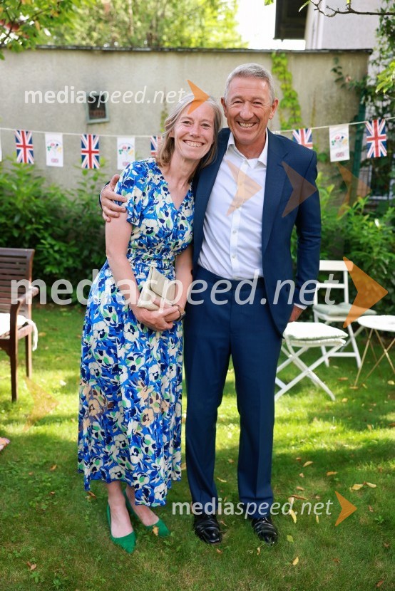  Tiffany Sadler, veleposlanica Združenega kraljestva Velike Britanije in Severne Irske;  Steve Sadler, glavni finančni direktor, Yattendon Group PlcBritansko veleposlaništvo v Ljubljani obeležilo rojstni dan kralja Karla III.