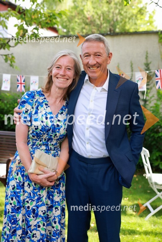  Tiffany Sadler, veleposlanica Združenega kraljestva Velike Britanije in Severne Irske;  Steve Sadler, glavni finančni direktor, Yattendon Group PlcBritansko veleposlaništvo v Ljubljani obeležilo rojstni dan kralja Karla III.