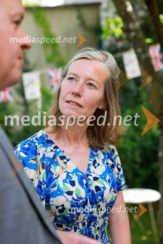  Tiffany Sadler, veleposlanica Združenega kraljestva Velike Britanije in Severne IrskeBritansko veleposlaništvo v Ljubljani obeležilo rojstni dan kralja Karla III.