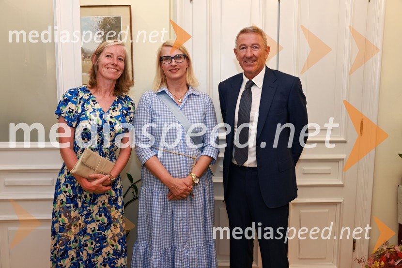  Tiffany Sadler, veleposlanica Združenega kraljestva Velike Britanije in Severne Irske;  ... ;  Steve Sadler, glavni finančni direktor, Yattendon Group PlcBritansko veleposlaništvo v Ljubljani obeležilo rojstni dan kralja Karla III.