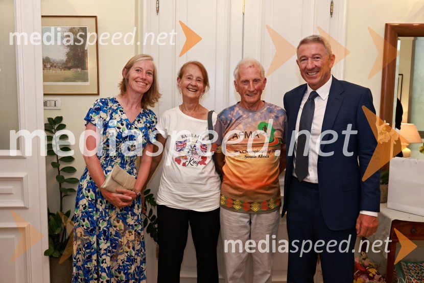  Tiffany Sadler, veleposlanica Združenega kraljestva Velike Britanije in Severne Irske;  ... ;  ... ;  Steve Sadler, glavni finančni direktor, Yattendon Group PlcBritansko veleposlaništvo v Ljubljani obeležilo rojstni dan kralja Karla III.