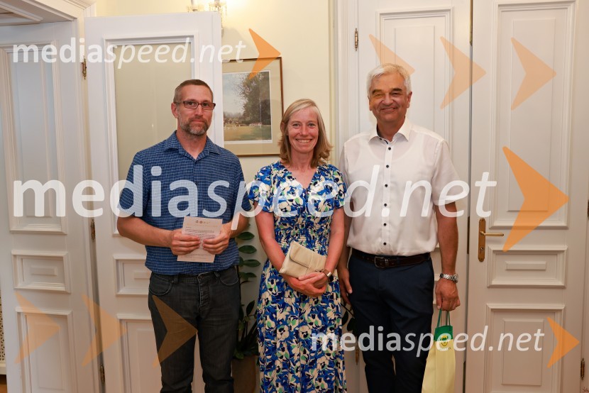  ... ;  Tiffany Sadler, veleposlanica Združenega kraljestva Velike Britanije in Severne Irske;  ... Britansko veleposlaništvo v Ljubljani obeležilo rojstni dan kralja Karla III.