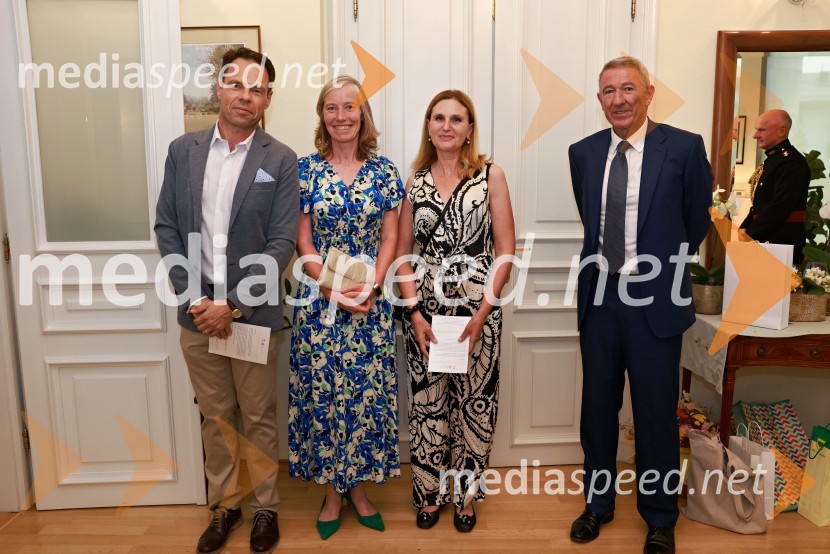  Robert Prelesnik, partner, odvetniška pisarna Rojs, Peljhan, Prelesnik & partnerji;  Tiffany Sadler, veleposlanica Združenega kraljestva Velike Britanije in Severne Irske;  Mojca Prelesnik, informacijska pooblaščenka;  Steve Sadler, glavni finančni direktor, Yattendon Group PlcBritansko veleposlaništvo v Ljubljani obeležilo rojstni dan kralja Karla III.