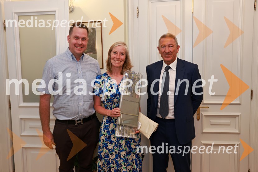  ... ;  Tiffany Sadler, veleposlanica Združenega kraljestva Velike Britanije in Severne Irske;  Steve Sadler, glavni finančni direktor, Yattendon Group PlcBritansko veleposlaništvo v Ljubljani obeležilo rojstni dan kralja Karla III.