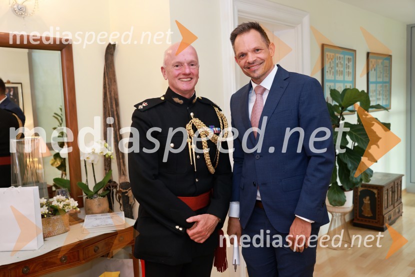  ... ;  Žiga FIšer, Britansko-slovenska gospodarska zbornicaBritansko veleposlaništvo v Ljubljani obeležilo rojstni dan kralja Karla III.