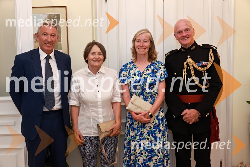  Steve Sadler, glavni finančni direktor, Yattendon Group Plc;  ... ;  Tiffany Sadler, veleposlanica Združenega kraljestva Velike Britanije in Severne Irske;  ... Britansko veleposlaništvo v Ljubljani obeležilo rojstni dan kralja Karla III.