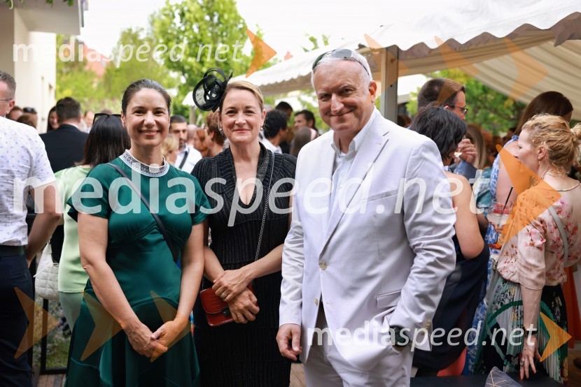  ... ;  Ana Struna Bregar,  izvršna direktorica CER;  Janez Rakušček, izvršni kreativni direktor Luna TBWABritansko veleposlaništvo v Ljubljani obeležilo rojstni dan kralja Karla III.