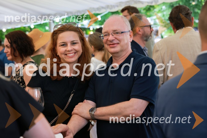  Maša Kociper, poslanka, podpredsednica SAB; prof. dr. Dejan Verčič,  profesor in vodja Centra za marketing in odnose z javnostmi na Fakulteti za družbene vede v Ljubljani, ter partner in direktor za znanje, Herman & partnerji d.o.o.Britansko veleposlaništvo v Ljubljani obeležilo rojstni dan kralja Karla III.