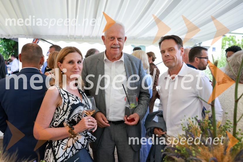  Mojca Prelesnik, informacijska pooblaščenka;  ... ;  Robert Prelesnik, partner, odvetniška pisarna Rojs, Peljhan, Prelesnik & partnerjiBritansko veleposlaništvo v Ljubljani obeležilo rojstni dan kralja Karla III.