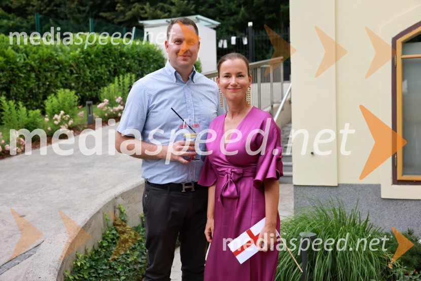  ... ;  Barbara Navala, Britansko veleposlaništvo v SlovenijiBritansko veleposlaništvo v Ljubljani obeležilo rojstni dan kralja Karla III.