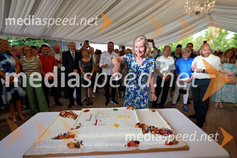  Tiffany Sadler, veleposlanica Združenega kraljestva Velike Britanije in Severne IrskeBritansko veleposlaništvo v Ljubljani obeležilo rojstni dan kralja Karla III.