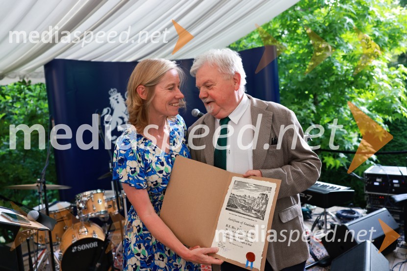  Tiffany Sadler, veleposlanica Združenega kraljestva Velike Britanije in Severne Irske;  Janez Fajfar, nekdanji župan občine BledBritansko veleposlaništvo v Ljubljani obeležilo rojstni dan kralja Karla III.