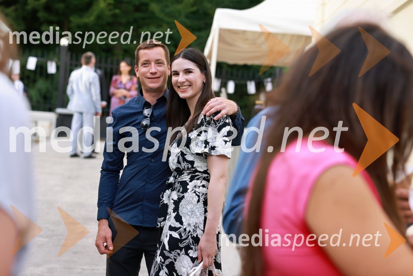  ... ;  Tara Pleško, Britansko-slovenska gospodarska zbornicaBritansko veleposlaništvo v Ljubljani obeležilo rojstni dan kralja Karla III.