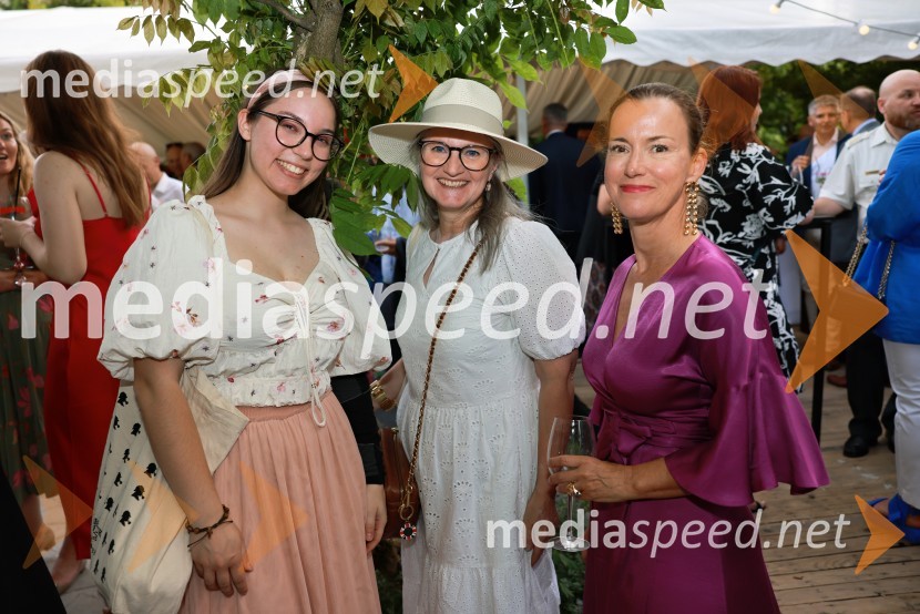  ... ;  ... ;  Barbara Navala, Britansko veleposlaništvo v SlovenijiBritansko veleposlaništvo v Ljubljani obeležilo rojstni dan kralja Karla III.