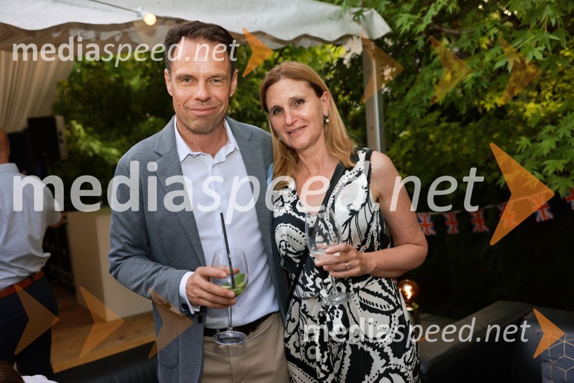  Robert Prelesnik, partner, odvetniška pisarna Rojs, Peljhan, Prelesnik & partnerji;  Mojca Prelesnik, informacijska pooblaščenkaBritansko veleposlaništvo v Ljubljani obeležilo rojstni dan kralja Karla III.