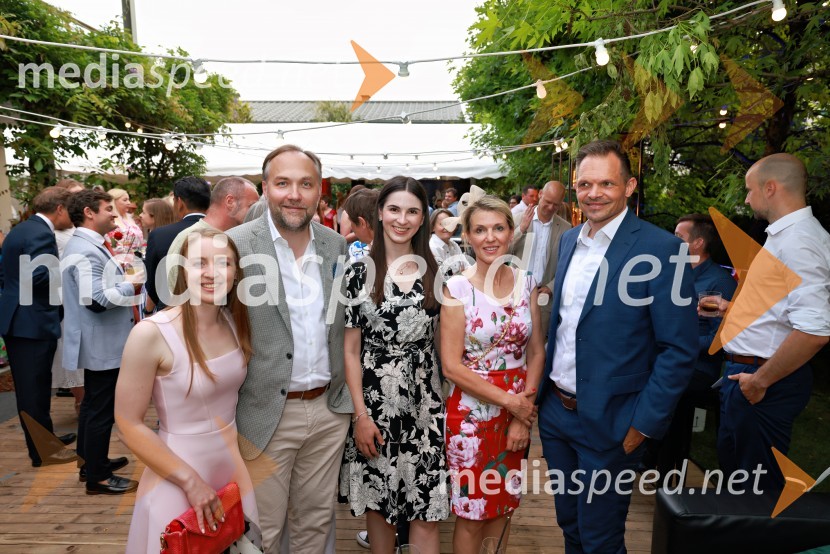  Špela Drobnič Rener, Britansko-slovenska gospodarska zbornica;  Mart D. Buh, vodja poslovnega razvoja, Britansko-slovenska gospodarska zbornica;  Tara Pleško, Britansko-slovenska gospodarska zbornica;  Barbara Uranjek, direktorica, Britansko-slovenska gospodarska zbornica;  Žiga FIšer, Britansko-slovenska gospodarska zbornicaBritansko veleposlaništvo v Ljubljani obeležilo rojstni dan kralja Karla III.