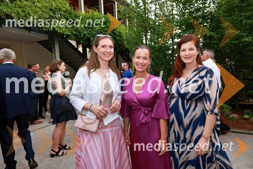  ... ;  Barbara Navala, Britansko veleposlaništvo v Sloveniji;  ... Britansko veleposlaništvo v Ljubljani obeležilo rojstni dan kralja Karla III.