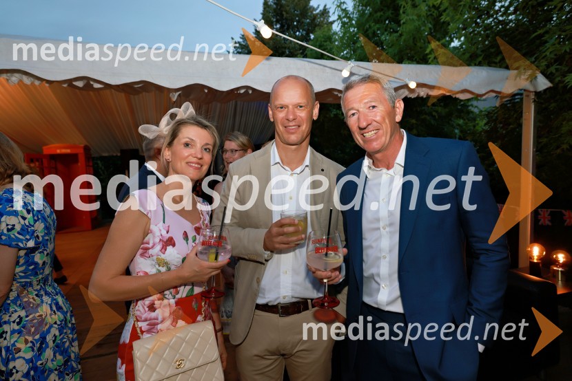  Barbara Uranjek, direktorica, Britansko-slovenska gospodarska zbornica;  Primož Kozina, odvetnik;  Steve Sadler, glavni finančni direktor, Yattendon Group PlcBritansko veleposlaništvo v Ljubljani obeležilo rojstni dan kralja Karla III.