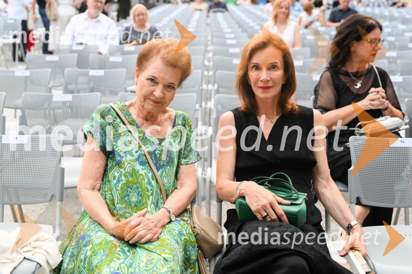  Elza Budau, slovenska tekstopiska, pesnica in pisateljica;  ... Odprtje 72. Ljubljana festivala s tradicionalnim gala koncertom Poletna noč