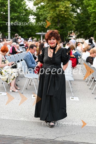  Danica Dolinar,  nekdanja urednica Uredništva glasbenih in baletnih oddaj RTV SLOOdprtje 72. Ljubljana festivala s tradicionalnim gala koncertom Poletna noč
