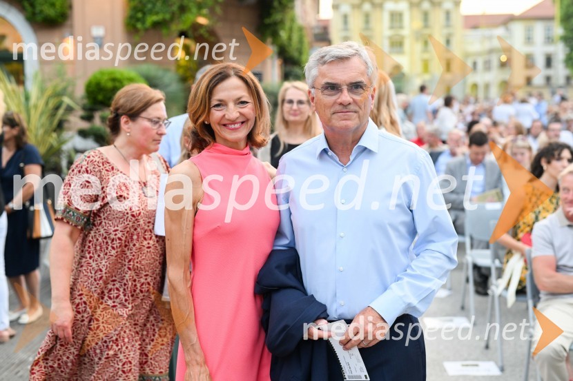 dr. Maja Zalaznik, nekdanja ministrica za izobraževanje, znanost in šport;  Aleksander  Zalaznik, generalni direktor Danfoss Trata, nekdanji predsednik Združenja ManagerOdprtje 72. Ljubljana festivala s tradicionalnim gala koncertom Poletna noč
