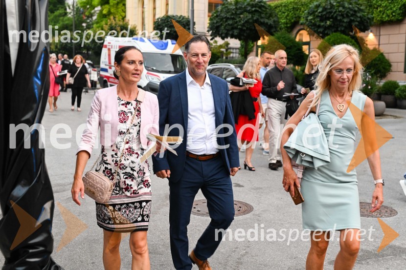  ... ;  John Denhof, direktor podjetja Subtle Insights;  ... Odprtje 72. Ljubljana festivala s tradicionalnim gala koncertom Poletna noč