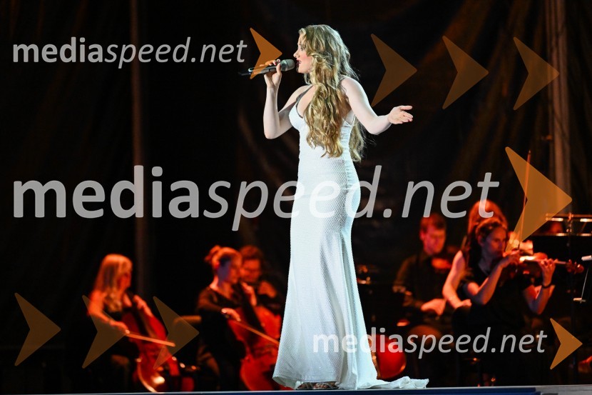  Zala Smolnikar, pevka- ZALIOdprtje 72. Ljubljana festivala s tradicionalnim gala koncertom Poletna noč