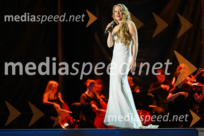  Zala Smolnikar, pevka- ZALIOdprtje 72. Ljubljana festivala s tradicionalnim gala koncertom Poletna noč