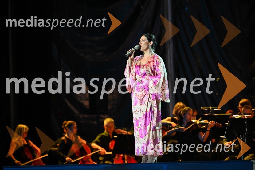  Nuška Drašček, pevkaOdprtje 72. Ljubljana festivala s tradicionalnim gala koncertom Poletna noč