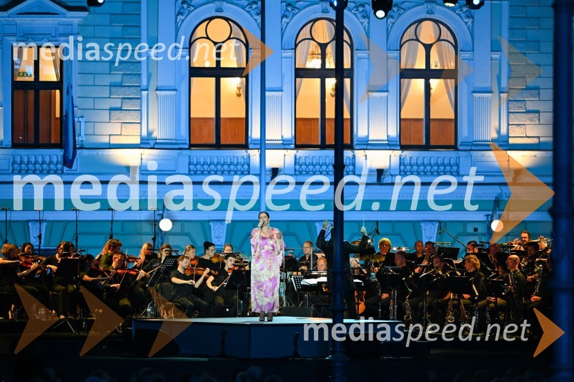  Nuška Drašček, pevkaOdprtje 72. Ljubljana festivala s tradicionalnim gala koncertom Poletna noč