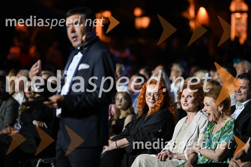  Neca Falk, pevka;  Ditka Haberl, pevka;  Elza Budau, slovenska tekstopiska, pesnica in pisateljicaOdprtje 72. Ljubljana festivala s tradicionalnim gala koncertom Poletna noč