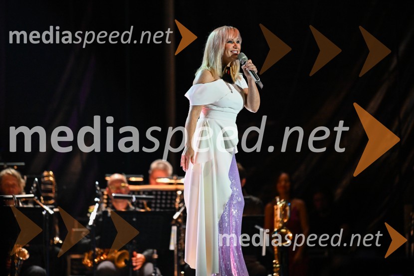  Nuša Derenda, pevkaOdprtje 72. Ljubljana festivala s tradicionalnim gala koncertom Poletna noč