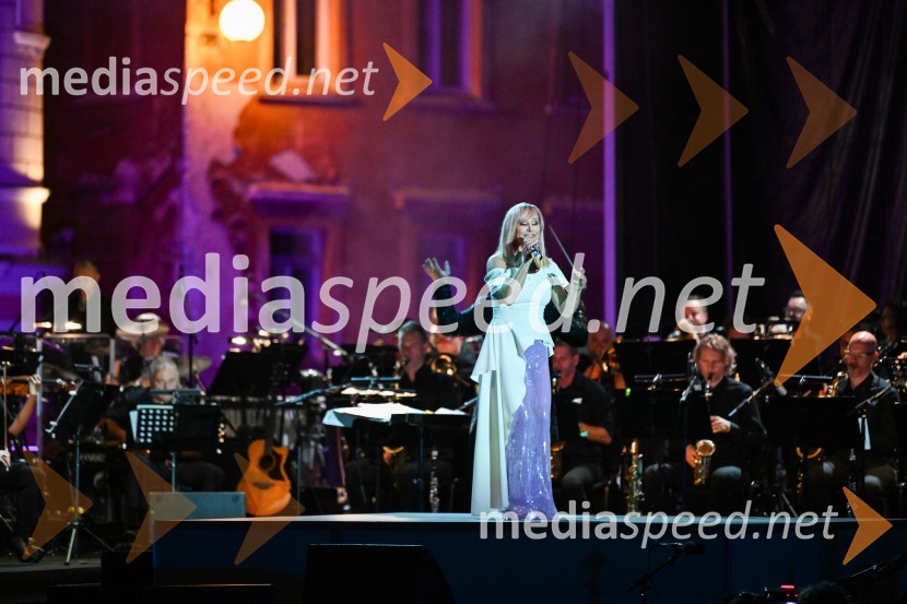  Nuša Derenda, pevkaOdprtje 72. Ljubljana festivala s tradicionalnim gala koncertom Poletna noč