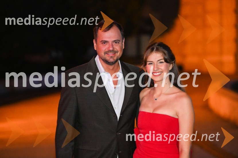  Andraž Hribar, pevec;  Saša Lešnjek, pevka, igralkaOdprtje 72. Ljubljana festivala s tradicionalnim gala koncertom Poletna noč