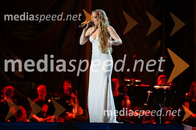  Zala Smolnikar, pevka- ZALIOdprtje 72. Ljubljana festivala s tradicionalnim gala koncertom Poletna noč