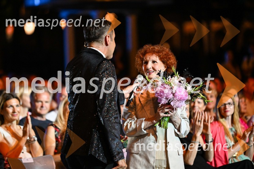  Ditka Haberl, pevkaOdprtje 72. Ljubljana festivala s tradicionalnim gala koncertom Poletna noč