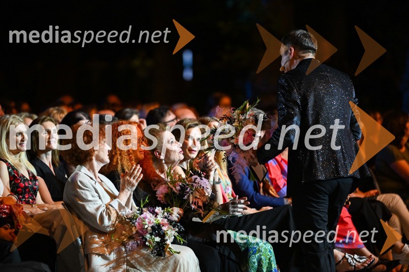  Ditka Haberl, pevka;  Neca Falk, pevka;  Elza Budau, slovenska tekstopiska, pesnica in pisateljica;  ... ;  Mario Galunič, TV voditeljOdprtje 72. Ljubljana festivala s tradicionalnim gala koncertom Poletna noč