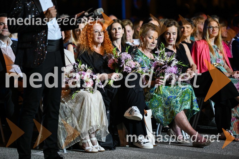  Neca Falk, pevka;  Elza Budau, slovenska tekstopiska, pesnica in pisateljica;  ... Odprtje 72. Ljubljana festivala s tradicionalnim gala koncertom Poletna noč