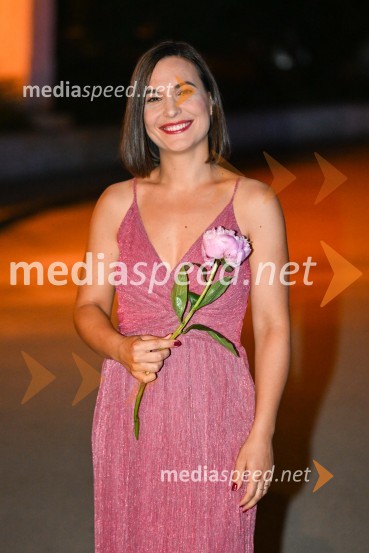  Nina Strnad, pevkaOdprtje 72. Ljubljana festivala s tradicionalnim gala koncertom Poletna noč