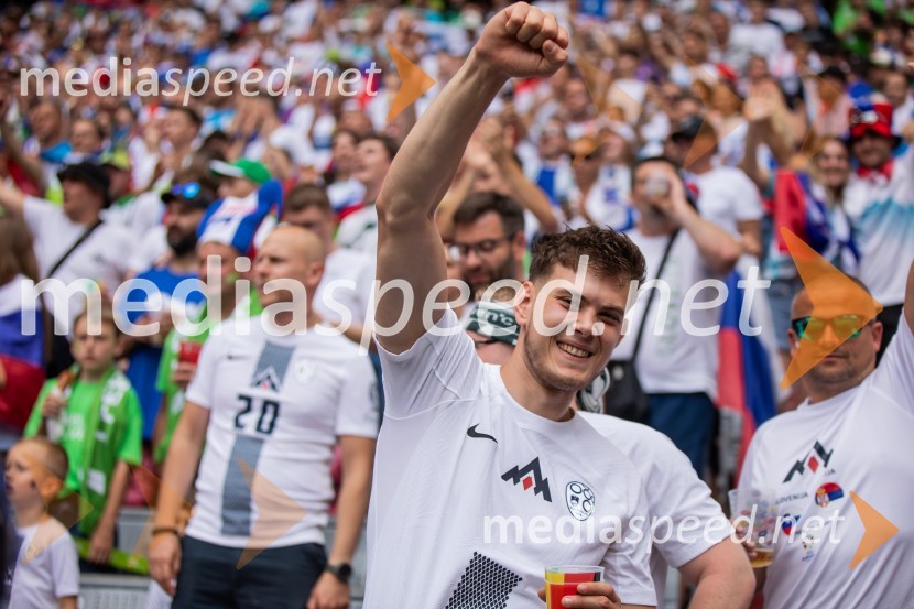 Slovenci po golu v 96. minuti ostali brez zmage
