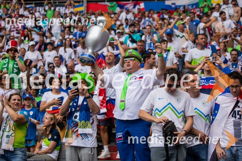  Aleksander Javornik, navijačSlovenci po golu v 96. minuti ostali brez zmage