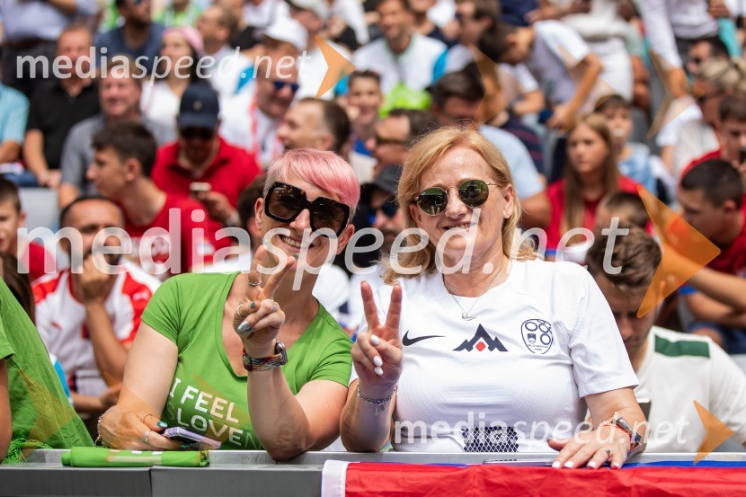  Dirka Maučec, Telemach;  Urška Kos, CFO, TelemachSlovenci po golu v 96. minuti ostali brez zmage