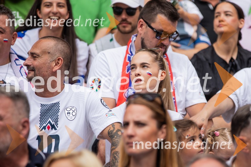  Zara SeničerSlovenci po golu v 96. minuti ostali brez zmage