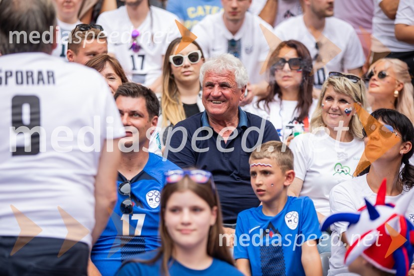  Bojan Prašnikar, nekdanji nogometaš, trener in nekdanji selektor slovenske reprezentanceSlovenci po golu v 96. minuti ostali brez zmage