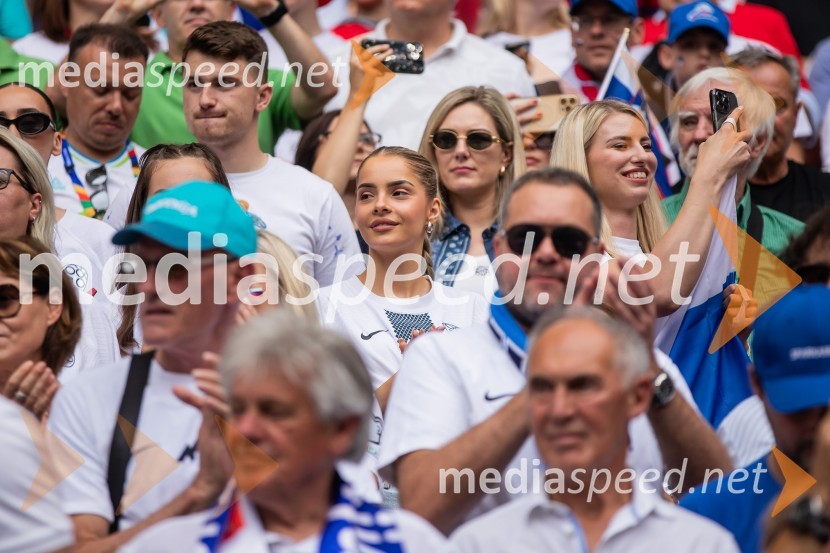  Anita Vidović, punca Benjamina ŠeškaSlovenci po golu v 96. minuti ostali brez zmage