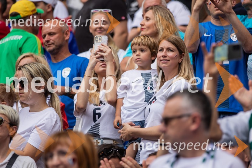 Slovenci po golu v 96. minuti ostali brez zmage